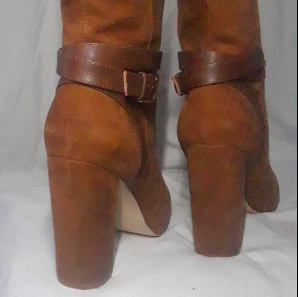 Shoes - Picture 4 of 8